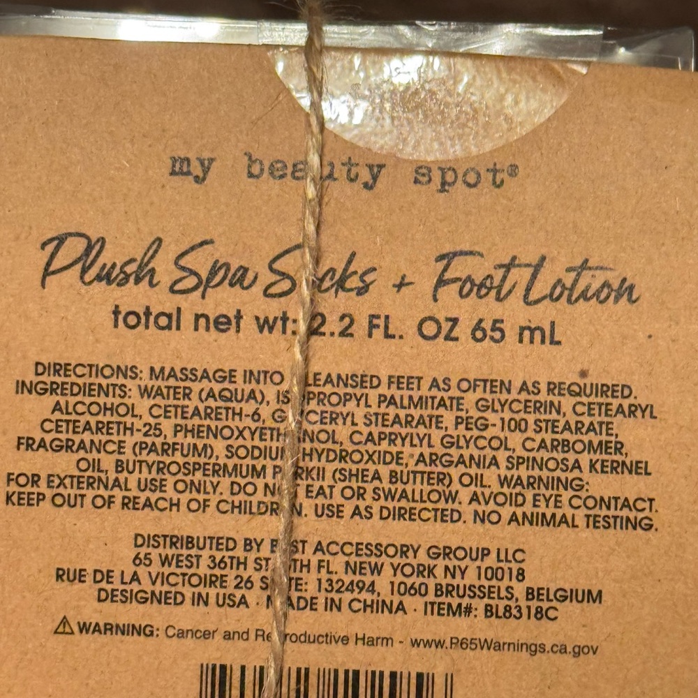 Scented Foot Lotion Set with Socks - Picture 3 of 3